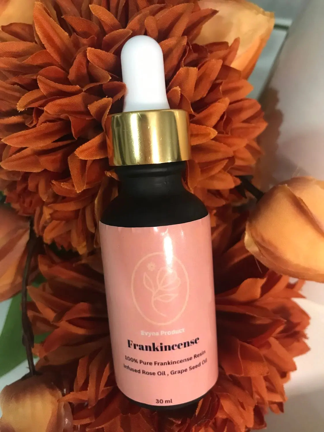  Omani Royal Hojari Frankincense Resin, expertly infused with cold-pressed castor, black seed, rosehip, argan, grape, and jojoba oils for powerful, all-natural anti-aging benefits.

Our advanced formula deeply nourishes and moisturizes the skin, leaving it soft, smooth, and visibly rejuvenated.

Rich in natural antioxidants, this serum reduces fine lines and wrinkles, enhancing skin elasticity for a firmer, youthful complexion.

Soothing and calming, it is ideal for sensitive skin, helping to repair irritat