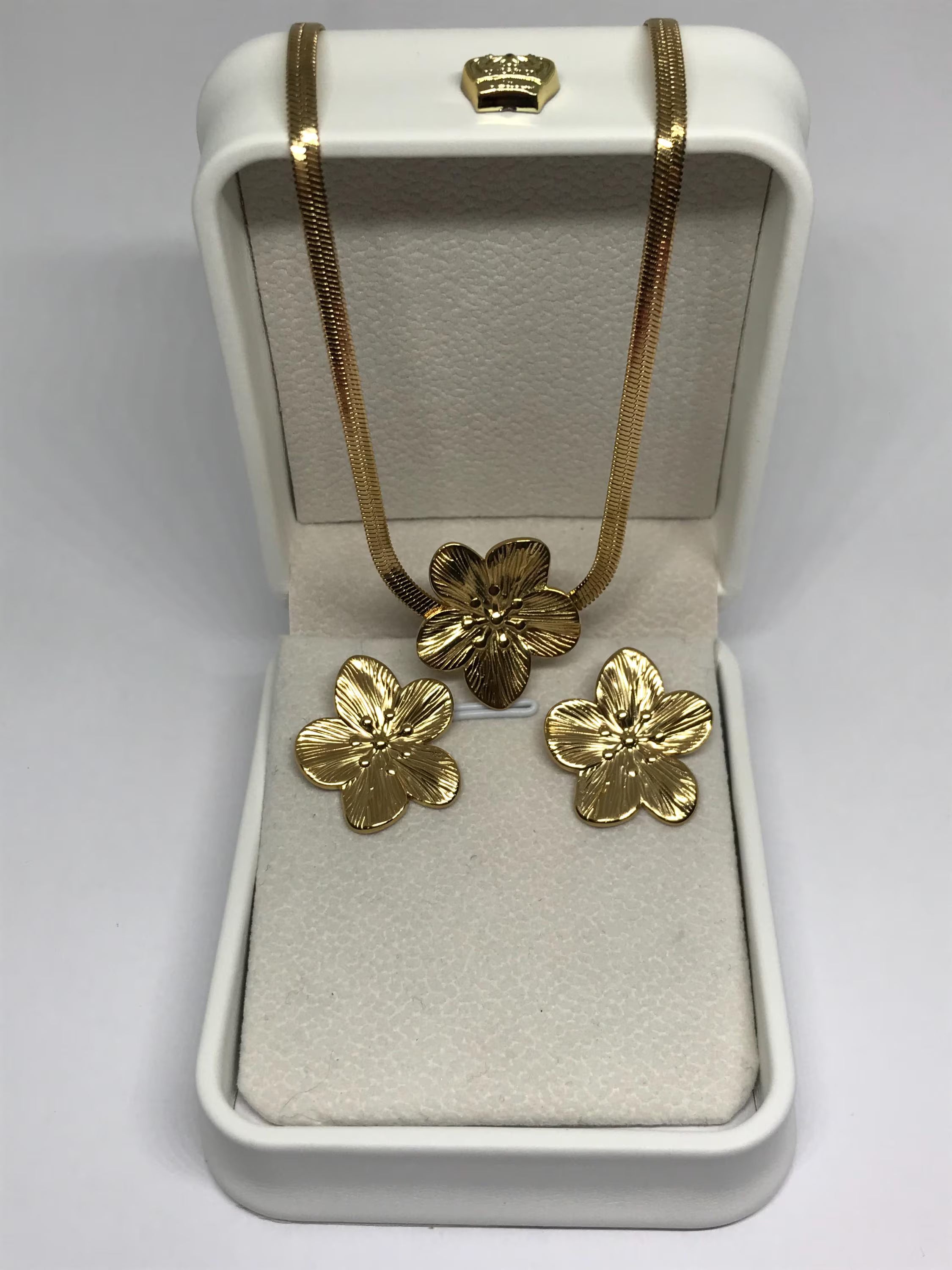 Stainless Steel Jewellery Set Necklace and Earrings , Flower Clover Design , 18K Gold Color for Women .