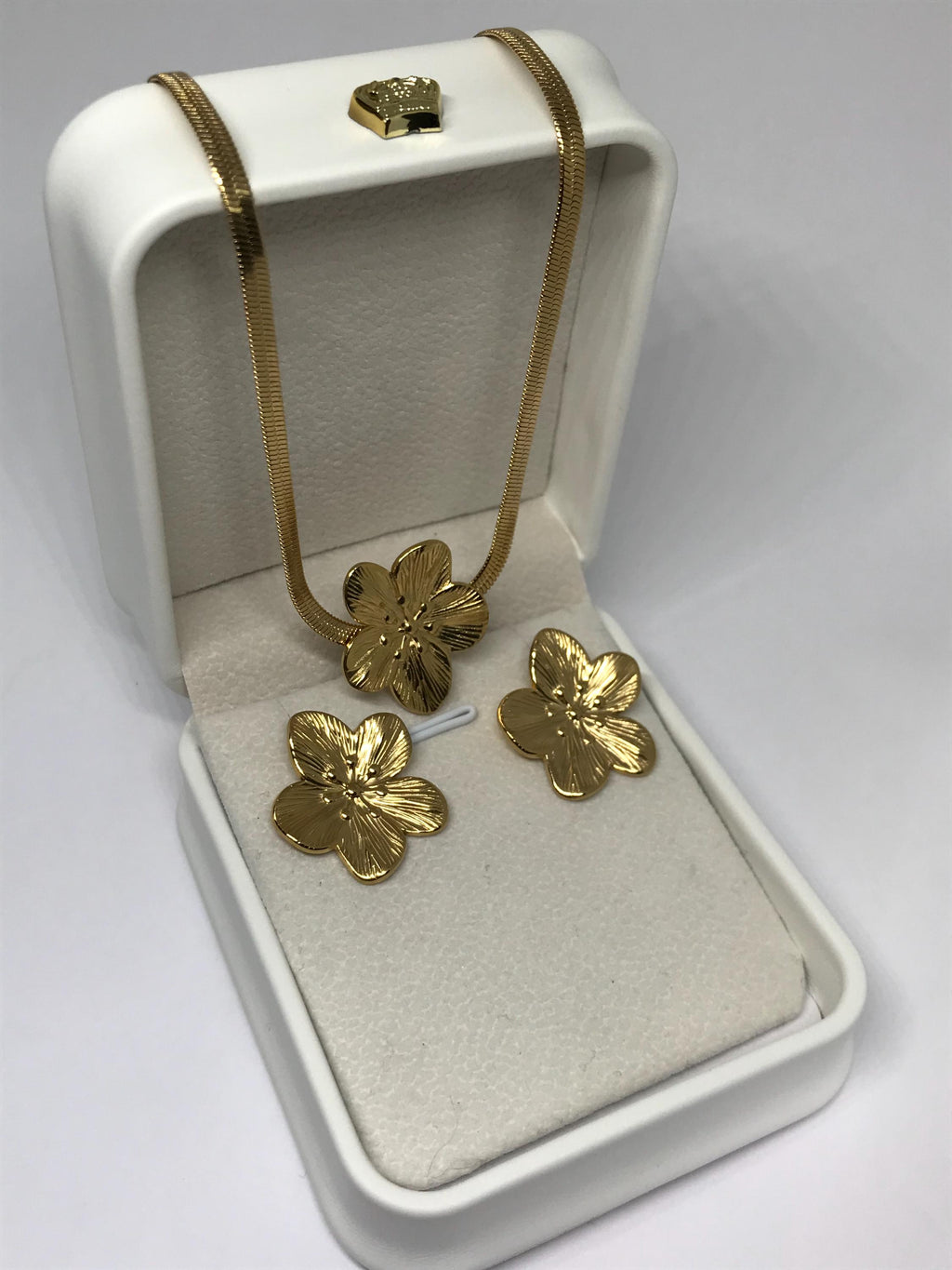 Stainless Steel Jewellery Set Necklace and Earrings , Flower Clover Design , 18K Gold Color for Women .