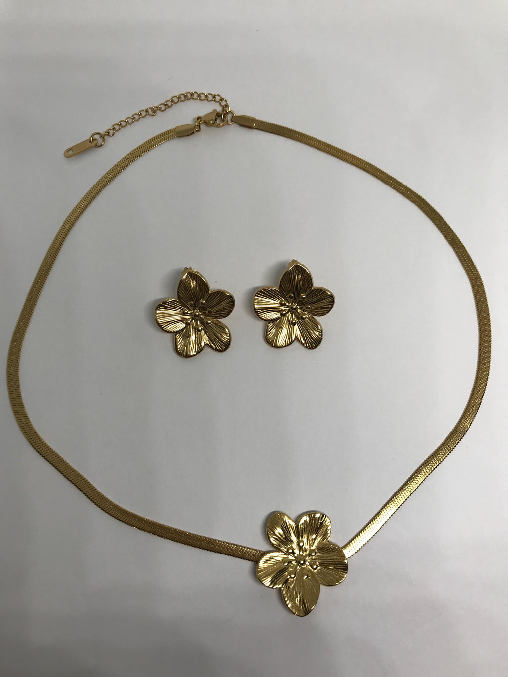 Stainless Steel Jewellery Set Necklace and Earrings , Flower Clover Design , 18K Gold Color for Women .
